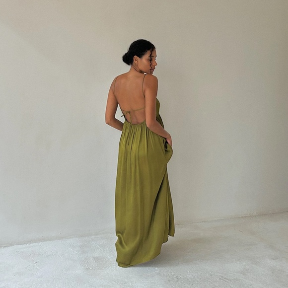 Maxi Satin Olive Dress open back - Picture 4 of 4